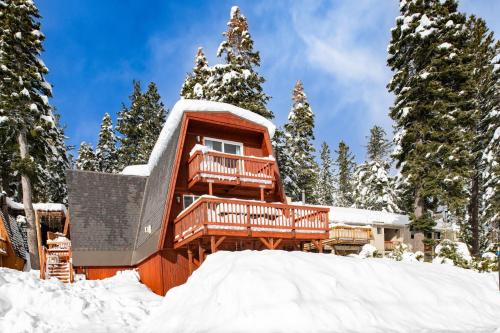 Tahoe Woods Casa | Chickadee by AvantStay Modern A-Frame Cabin