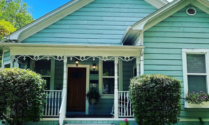 Chico Casa | Chico Charmer steps away from downtown, Chico State, & Lower Bidwell Park