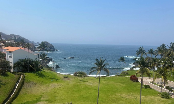 Manzanillo Condominio | Chihuahua 144, Charming 2-bedroom, ocean front, AC, king bedroom, loft bedroom