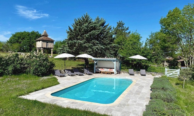 Caylus Otro | Cortijo de piedra apto para niños y mascotas con piscina privada en 2 acres