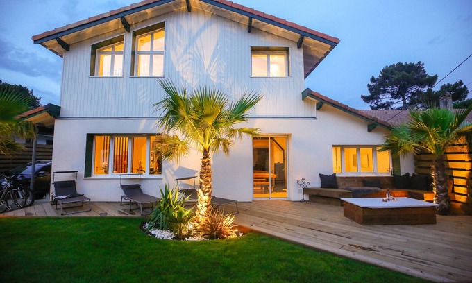 Capbreton Villa | 👨‍👩‍👧‍👦👨‍👨‍👧‍👦 Children's paradise! Luxury Garden Villa, Walk to Beach!