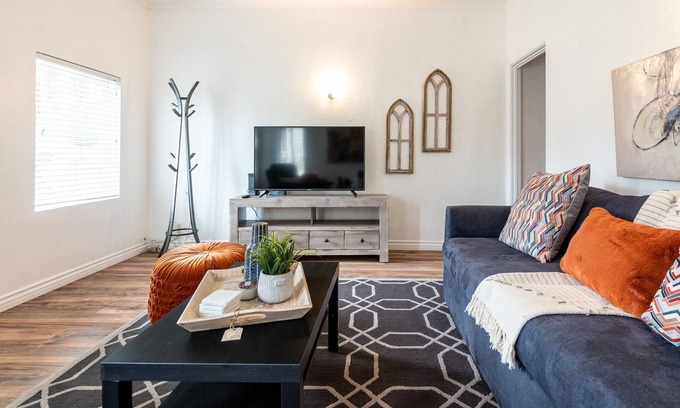 Downtown Redlands Apartamento | Chill · Charm · Deluxe Duplex · 节省每月住宿费用