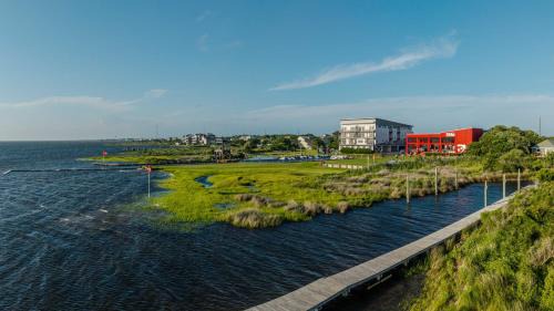 Waves Apartamento | Chimmi House - Waterfront 3-Bedroom, 3-Bathroom Suite at REAL Watersports
