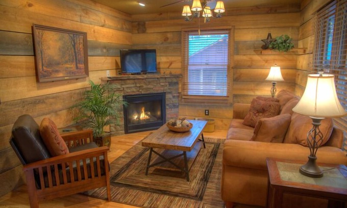Sautee Nacoochee Cabina | Chimney Mtn 3 | Dog Friendly Cabin with Covered Hot Tub and Hot Tub. Near Helen