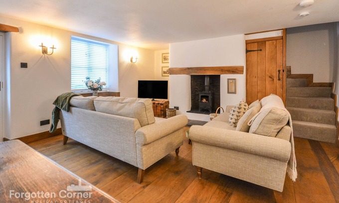 Cawsand Cabaña | Chinery-Smith Cottage - sleeps 6 guests in 3 bedrooms