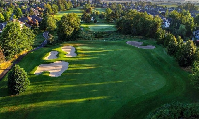 Surrey Casa | Chinese style suite near golf course