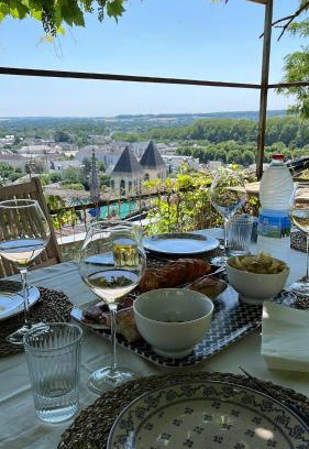 Chinon Casa | Chinon centre maison 8 personnes avec jardin vue sur Chinon - Gîte Le bout du monde