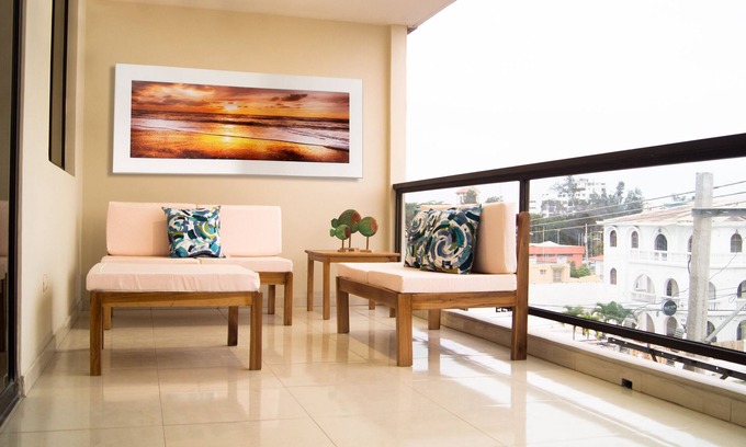 Salinas Apartamento | Chipipe Salinas Beachfront Apartment w/ Parking