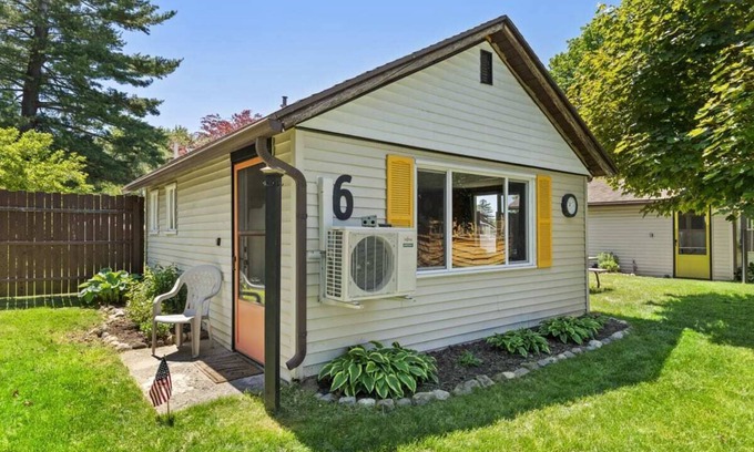 Chippewa Lake Cabina | Chippewa Bluffs Resort - 2BR 2BA Cabins