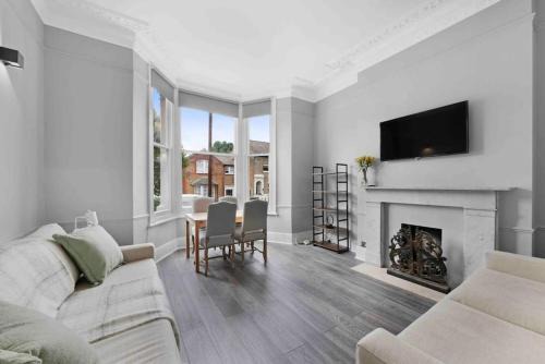 South Acton Apartamento | Chiswick Park Acton Town Garden suite