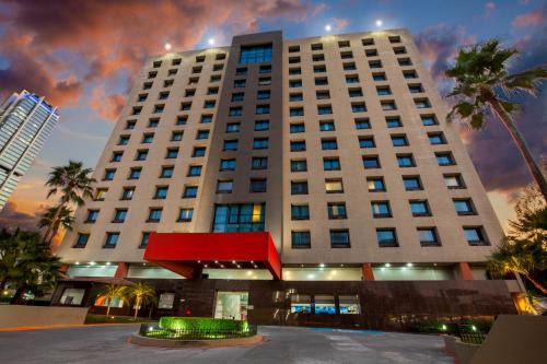 Centro de Monterrey Hotel | CHN Hotel Monterrey Centro, Trademark Collection by Wyndham