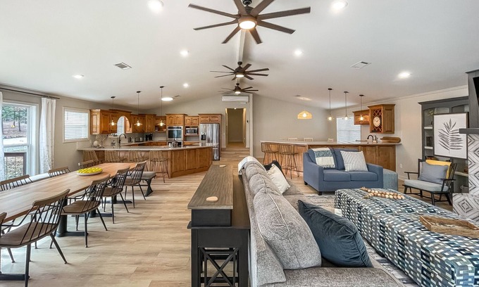 Clinton Casa | Choctaw Bay Getaway ~ lakefront + pool