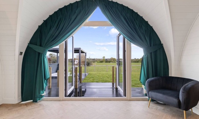 Ford Cabina | Choller Lodges - The Barn House With Hot Tub