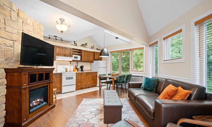 Mont-Tremblant Pedestrian Village Condominio | Chouette Tremblant Ski In/Out Pedestrian Village