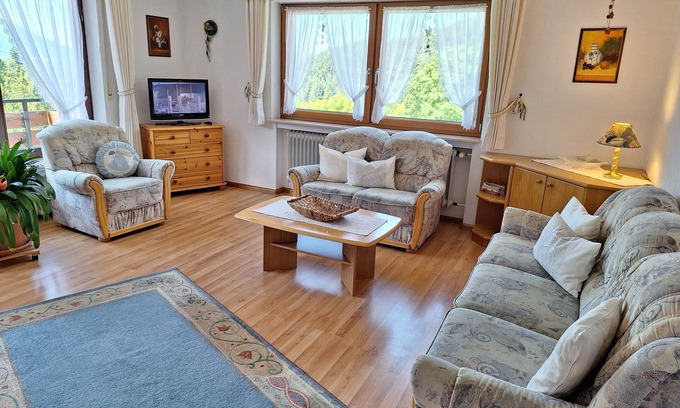 Oppenau Apartamento | Christianshof - Holiday Apartment '2' with Mountain View, Shared Garden and Wi-Fi