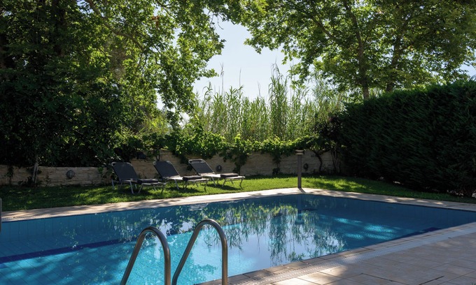 Sfakaki Villa | Christina Villa III, Steps to Sandy Beach