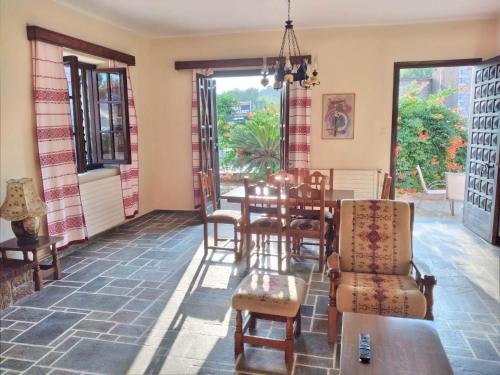Kymi-Aliveri Casa | Chrysa's House