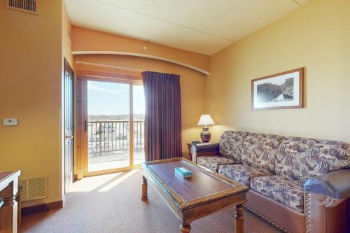 Wisconsin Dells Hotel | Chula Vista Condo 2446 Fairway Getaway
