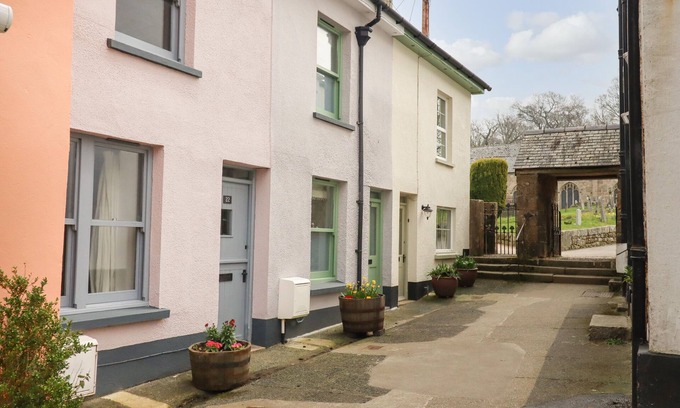 Chagford Cabaña | CHURCH COTTAGE, family friendly, with a garden in Chagford
