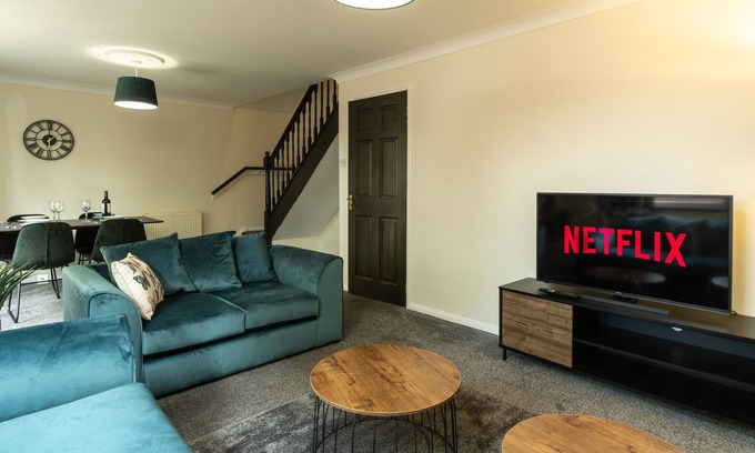 Wyken Casa | Church Lane - Spacious home with parking in Coventry