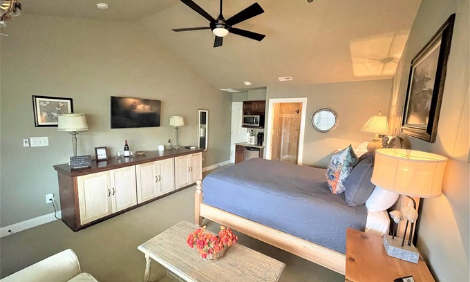 Swansboro Condominio | Church Street #3 - Cozy 1-bedroom condo in wonderful Swansboro with WiFi, AC