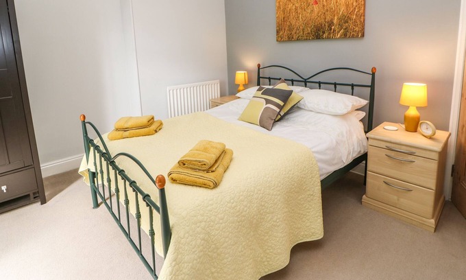 North Bitchburn Cabaña | CHURCH VIEW COTTAGE, pet friendly, with a garden in Cockfield
