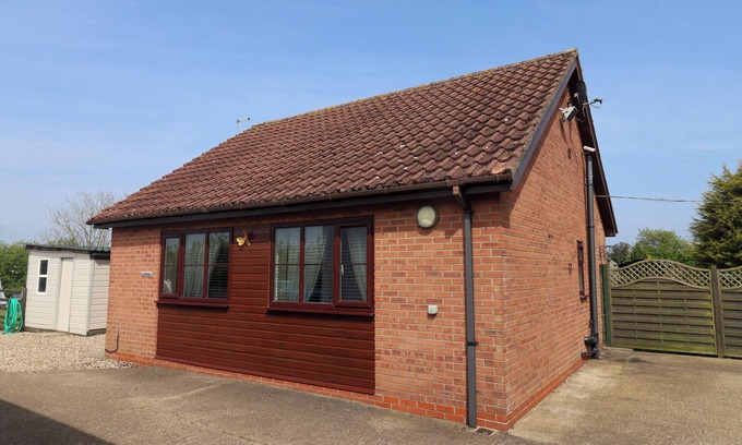 Mappleton Cabaña | CHURCH VIEW, pet friendly, character holiday cottage in Atwick