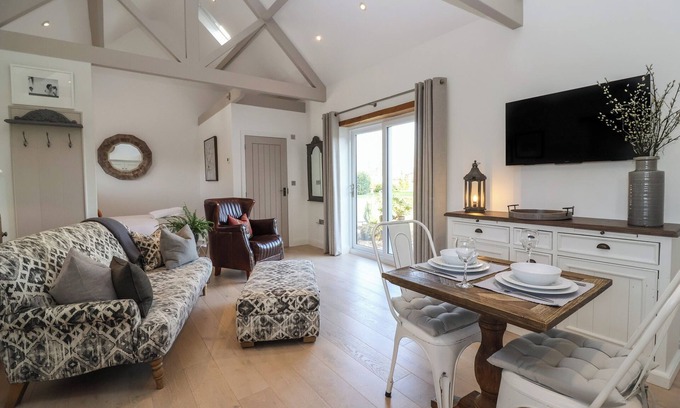 Wick St. Lawrence Cabaña | Church View Retreat
