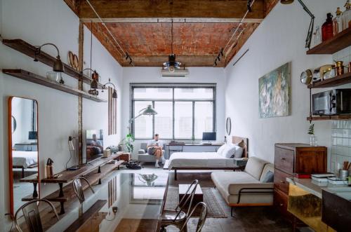 District 5 Apartamento | CHUYEN levanlinh20 Colonial French-era flat, central Saigon