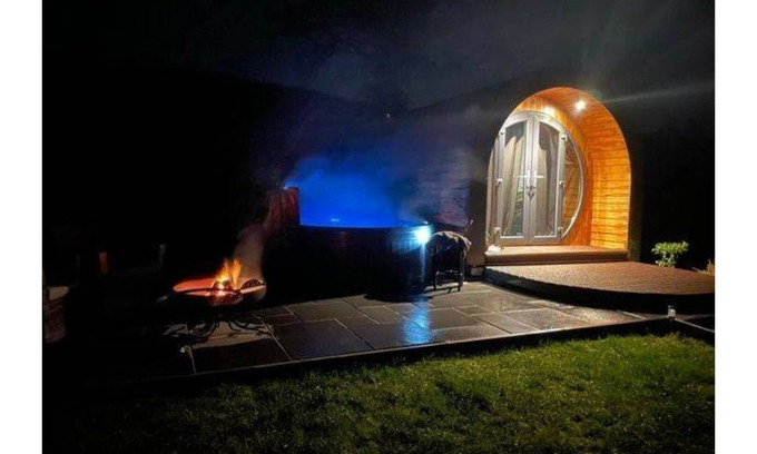 Erwood Cabina | Chwefru Timber Frame Pod with Private Hot tub