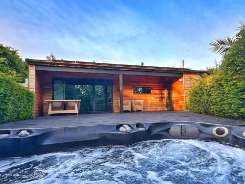 St. Agnes Casa | Chy Mena. South facing lodge with hot tub & views.