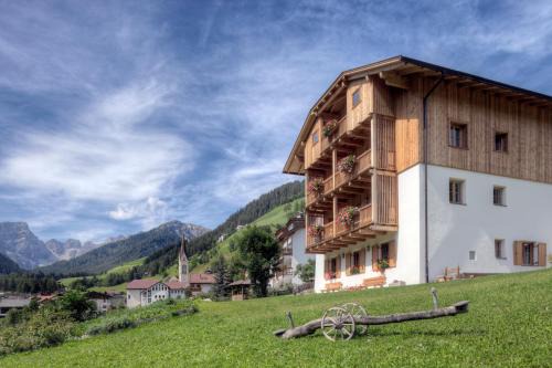Frena Casa | Ciasa Medalghes