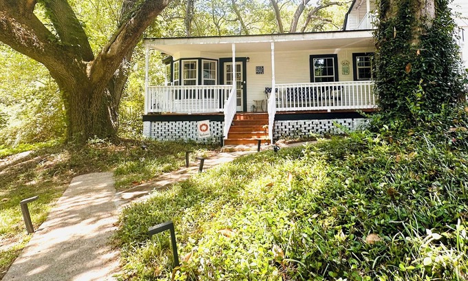 Laurel Cabaña | Cici's Guest House Top rated stay in Laurel
