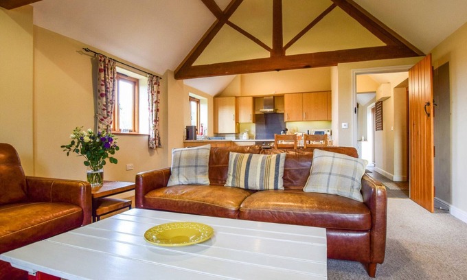 Bidford-on-Avon Cabaña | Cider House at Oosland Barns - sleeps 4 guests in 2 bedrooms