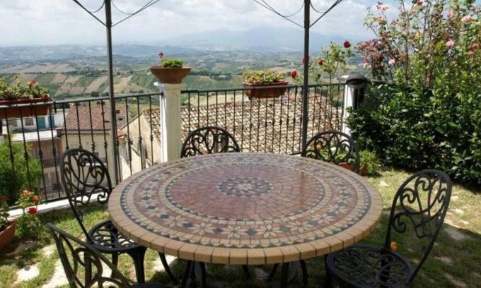 Acquaviva Picena Casa | Cielo Aperto is perfect for larger familes or two families wishing to share
