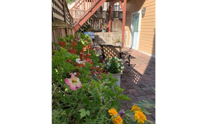 Mount Auburn Apartamento | Cincinnati Oasis with Patio UC/Downtown