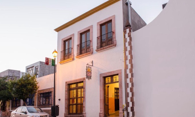 La Cruz Hotel | Cinco de Mayo Hotel