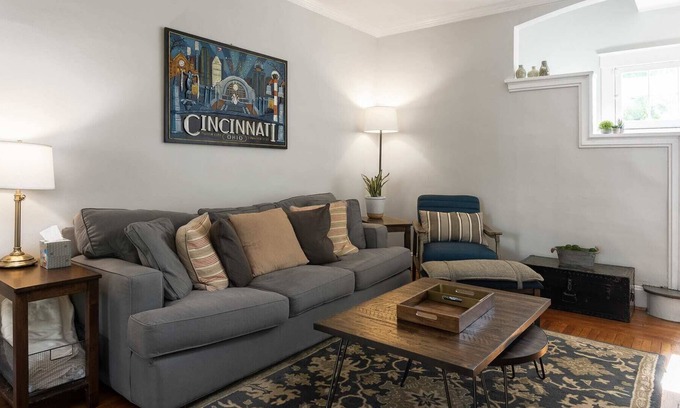 Hyde Park Casa | Cincy East Side Cottage, the best of Hyde Park