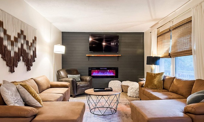Pine Mountain Casa | Cinema Under The Stars - Walk To Callaway Gardens