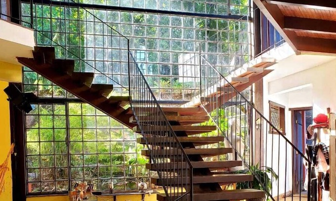 Guapimirim Casa | Casa cinematográfica frente a la cascada.