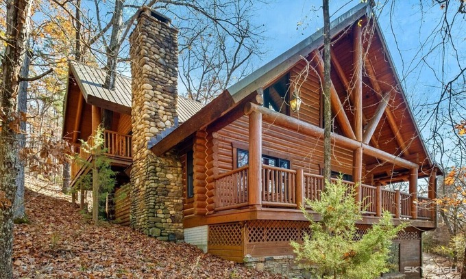 Eureka Springs Cabina | Cinnamon Valley - 'The Mountaineer'
