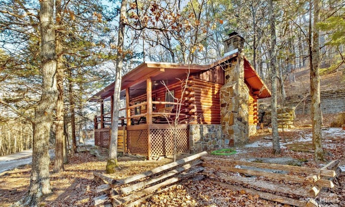 Eureka Springs Cabina | Cinnamon Valley - 'La cola blanca'