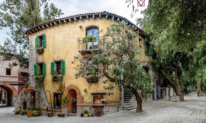 Santeagueda Apartamento | Cipressi Spectacular Italian Tuscan style loft