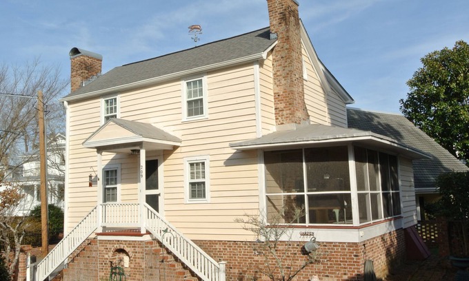 New Bern Casa | Circa 1810 Home - Downtown New Bern Historic District - 2 BRs with King Beds