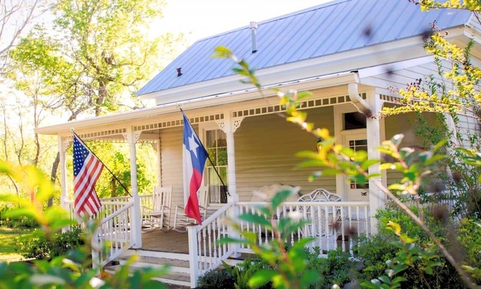 Chappell Hill Cabaña | Circa 1900 ~ The Cottage at Chappell Hill ~ Private ~ Romantic ~ Pond ~ Fenced