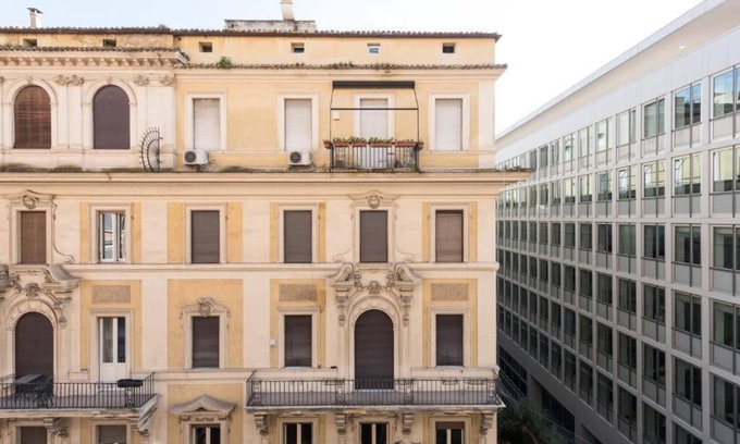 Rione XVI Ludovisi Casa | Circle In The Square