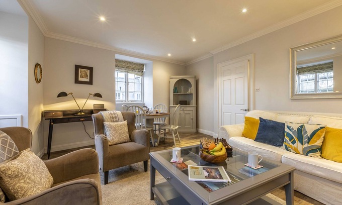 Upper Town Apartamento | Circus Heights - top floor Georgian elegance