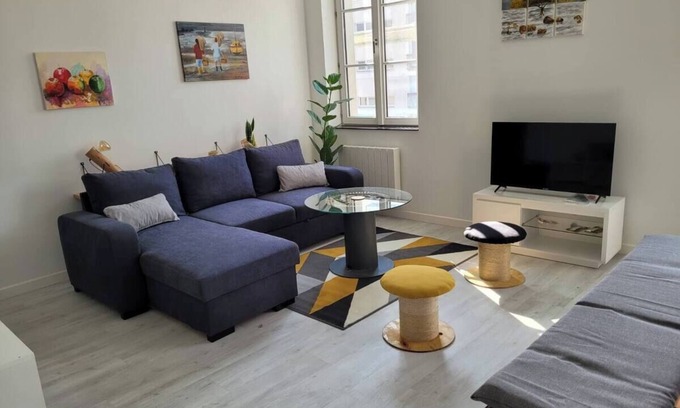 Chateau-Gontier Apartamento | City center apartment with 200 m2 of land
