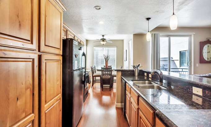 Downtown Salt Lake City Condominio | Citifront B 3 Bedroom Condo by RedAwning