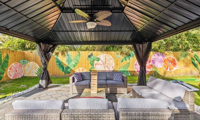 Sulphur Springs Casa | Citrus Grove Retreat: Fun, Relaxation, & Sunshine - 3bdr 2ba